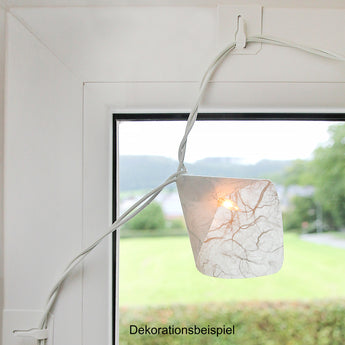 Fensterdekoration am Metall-Fensterhaken ohne Bohren