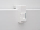 Kunststoff-Fensterhaken 10–24 mm oben am Fenster montiert