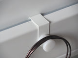 Metall-Fensterhaken mit aufgehängter Fensterdekoration