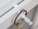 Fensterhaken mit schmalem Distanzhalter – Detailansicht