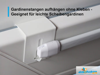 Metall-Fensterhaken oben am Fenster montiert