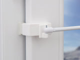 Kunststoff-Fensterhaken seitlich am Fenster mit Gardinenstange